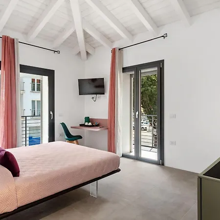Double D House Bed and Breakfast 4*
