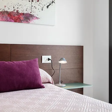 Double D House Bed and Breakfast Όλμπια