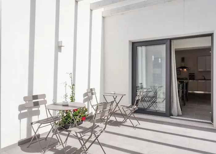 ベッド・アンド・ブレックファスト Double D House 4*