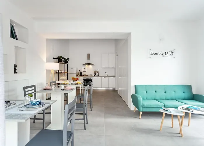 ベッド・アンド・ブレックファスト Double D House 4*