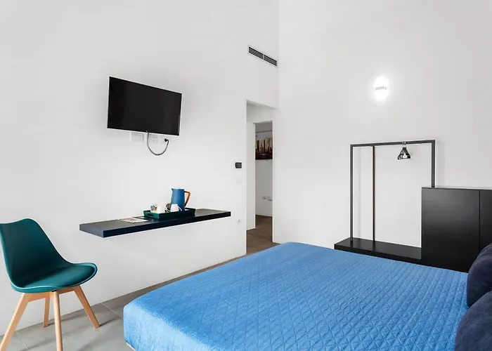 Double D House Bed & Breakfast